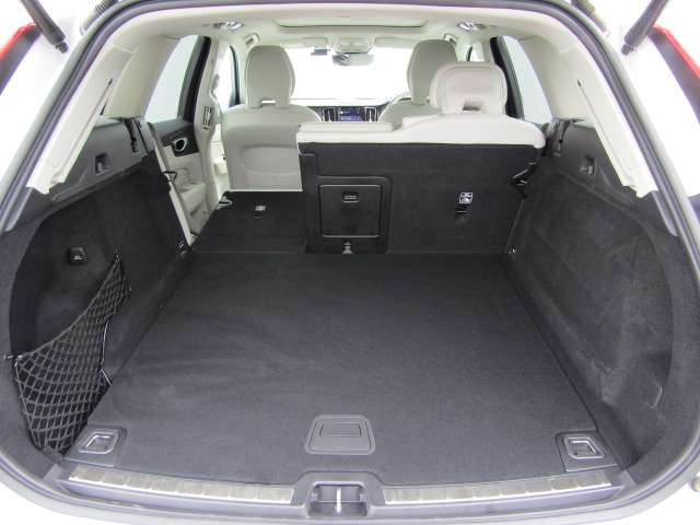 ボルボ ＸＣ６０ アルティメット Ｂ５ ＡＷＤ ４ＷＤ R4年 (四国) 99