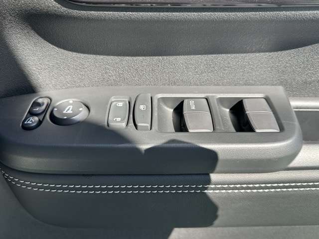 ホンダ Ｎ　ＢＯＸ カスタム ６６０ コーディネートスタイル モノトーン R7年 (東海) 99