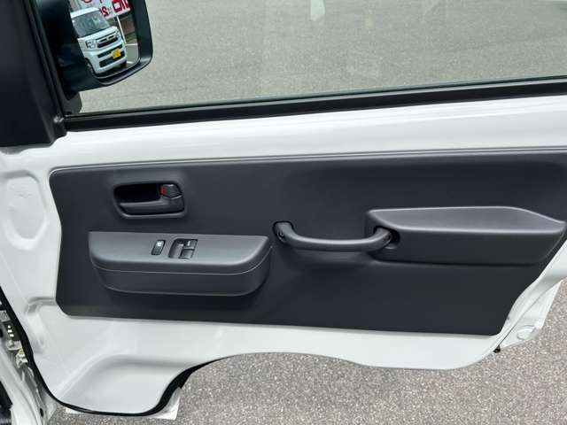 スズキ キャリイトラック ６６０ ＫＣエアコン・パワステ ３方開 ４ＷＤ R7年 () 99