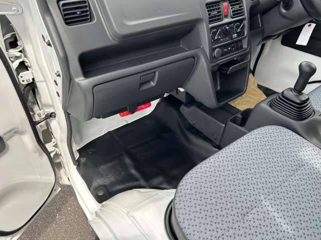 スズキ キャリイトラック ６６０ ＫＣエアコン・パワステ ３方開 ４ＷＤ R7年 () 99