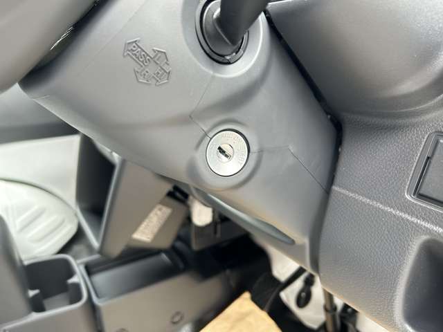 スズキ キャリイトラック ６６０ ＫＣエアコン・パワステ ３方開 ４ＷＤ R7年 () 99