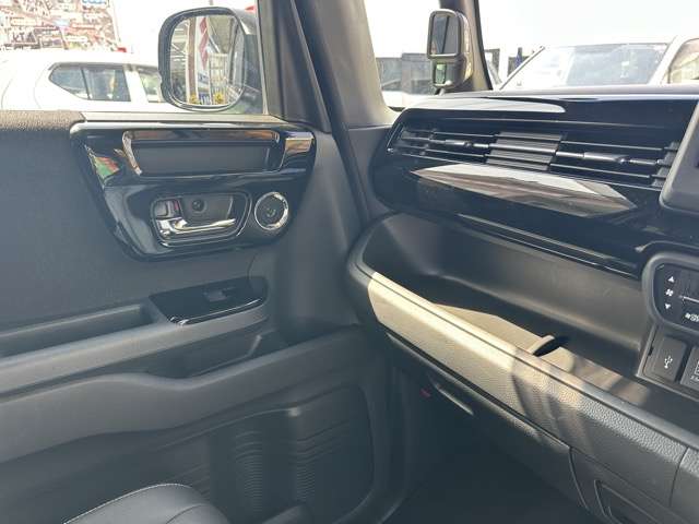 ホンダ Ｎ　ＢＯＸ カスタム ６６０ Ｌ ターボ R5年 (東海) 99