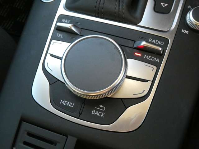 アウディ Ａ３　スポーツバック １．４　ＴＦＳＩ H28年 (関東) 99