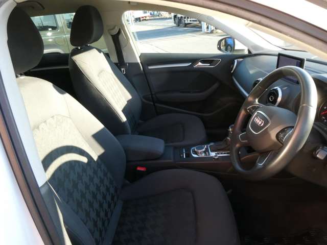 アウディ Ａ３　スポーツバック １．４　ＴＦＳＩ H28年 (関東) 99