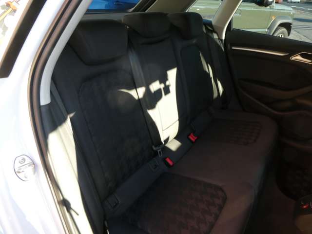 アウディ Ａ３　スポーツバック １．４　ＴＦＳＩ H28年 (関東) 99