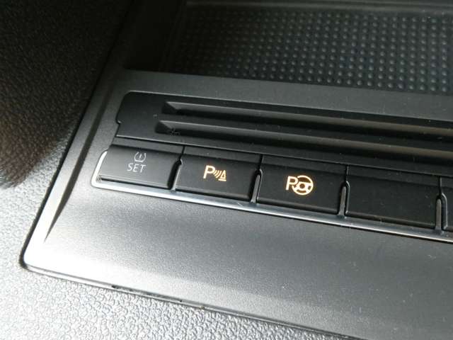 フォルクスワーゲン ゴルフトゥーラン ＴＳＩ　ハイライン H26年 (関東) 99