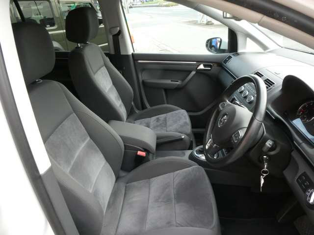 フォルクスワーゲン ゴルフトゥーラン ＴＳＩ　ハイライン H26年 (関東) 99