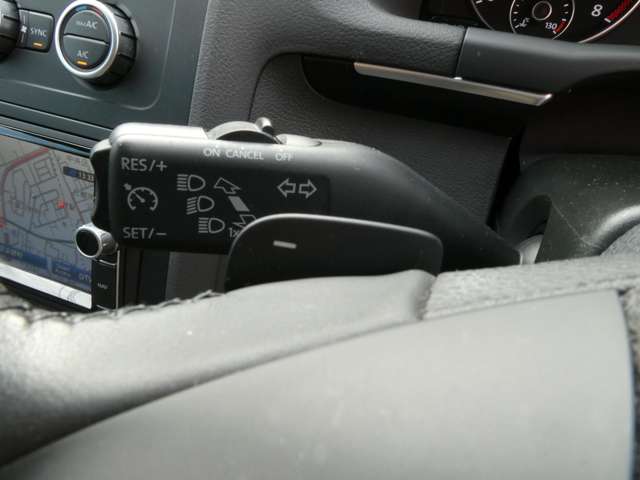 フォルクスワーゲン ゴルフトゥーラン ＴＳＩ　ハイライン H26年 (関東) 99