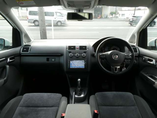 フォルクスワーゲン ゴルフトゥーラン ＴＳＩ　ハイライン H26年 (関東) 99