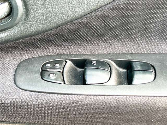 日産 セレナ ２．０ ハイウェイスター Ｖセレクション H24年 (九州・沖縄) 99