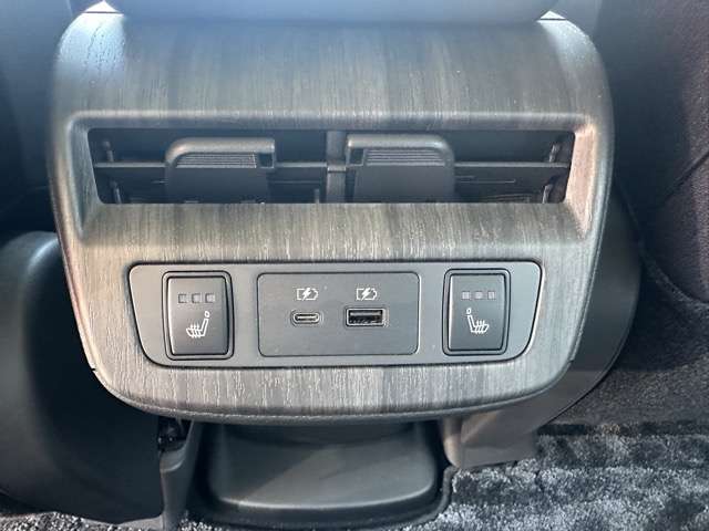 日産 アリア Ｂ６ R5年 (東海) 99