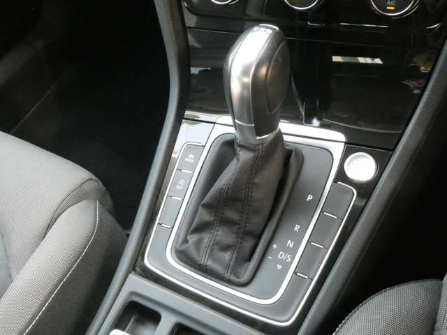 フォルクスワーゲン ゴルフ ＴＳＩ　ハイライン H27年 (関東) 99