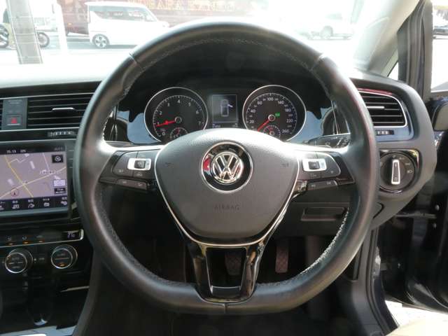 フォルクスワーゲン ゴルフ ＴＳＩ　ハイライン H27年 (関東) 99