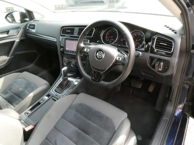 フォルクスワーゲン ゴルフ ＴＳＩ　ハイライン H27年 (関東) 99