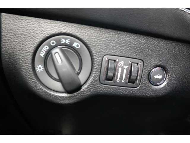 ダッジ チャレンジャー ＳＲＴ ヘルキャット R4年 (東海) 99