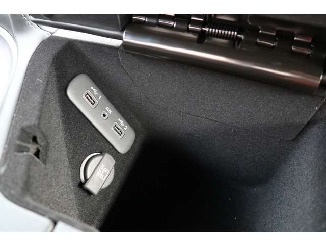 ダッジ チャレンジャー ＳＲＴ ヘルキャット R4年 (東海) 99