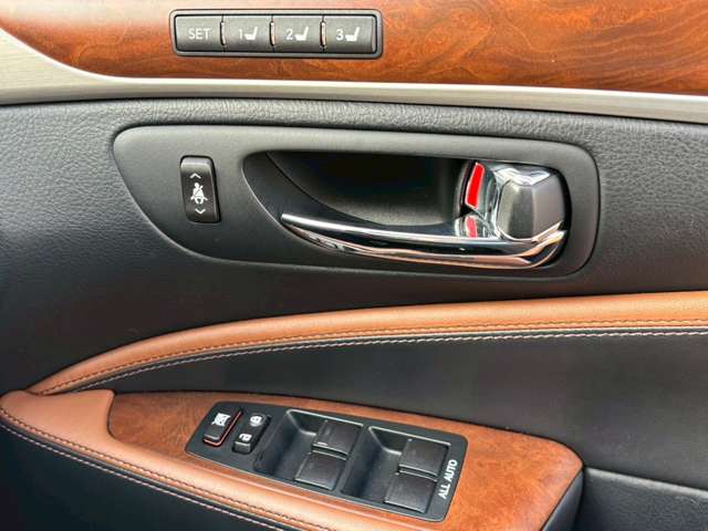 レクサス ＬＳハイブリッド ６００Ｈ バージョンＣ Ｉパッケージ ４ＷＤ H25年 (関東) 99