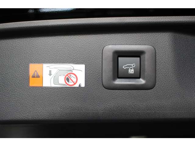 トヨタ アルファード　ハイブリッド ハイブリッド ２．５ Ｚ Ｅ－ＦＯＵＲ ４ＷＤ R6年 (北海道) 99