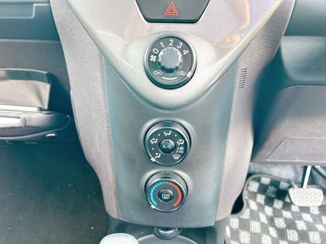 トヨタ ｉＱ １．０ １００Ｘ H22年 (九州・沖縄) 99