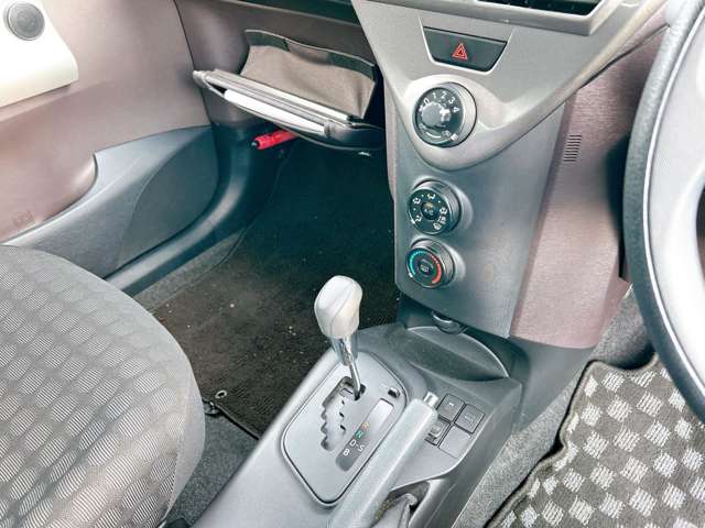 トヨタ ｉＱ １．０ １００Ｘ H22年 (九州・沖縄) 99