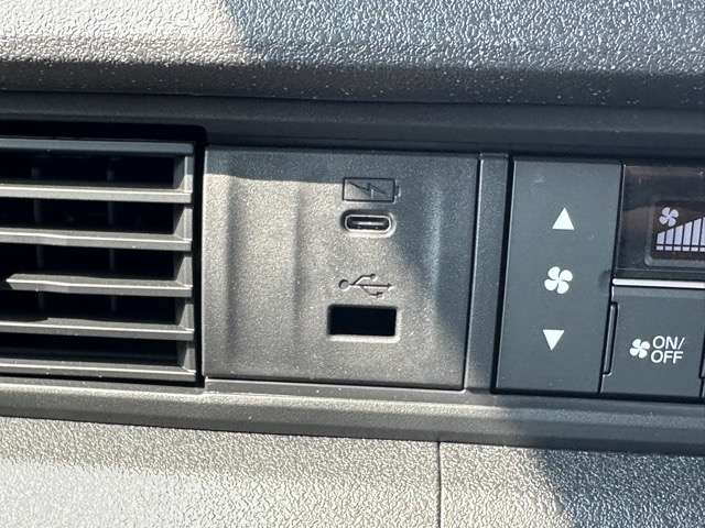 ホンダ Ｎ　ＢＯＸ カスタム ６６０ ターボ コーディネートスタイル モノトーン R7年 (東海) 99