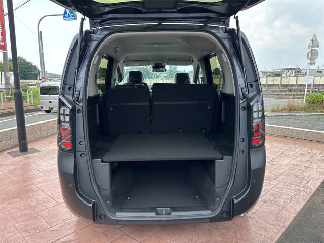 ホンダ フリード　ハイブリッド １．５ Ｅ：ＨＥＶ クロスター R7年 (近畿) 99