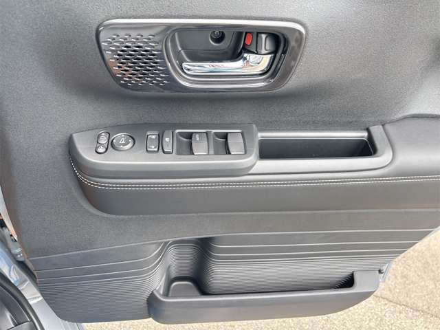 ホンダ Ｎ　ＢＯＸ カスタム ６６０ コーディネートスタイル ２トーン R7年 (近畿) 99