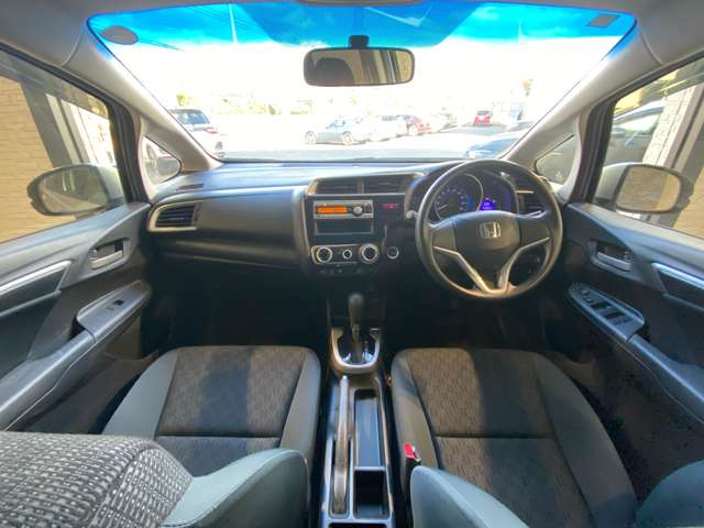 ホンダ フィット １．３ １３Ｇ Ｆパッケージ H26年 (九州・沖縄) 99