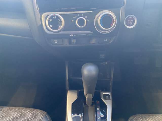 ホンダ フィット １．３ １３Ｇ Ｆパッケージ H26年 (九州・沖縄) 99