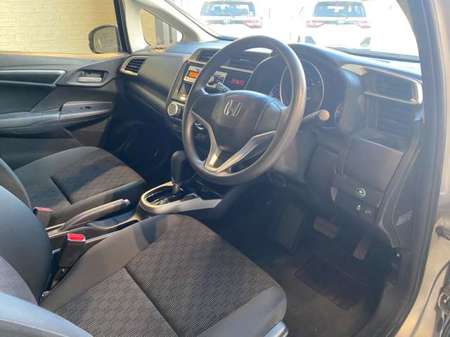ホンダ フィット １．３ １３Ｇ Ｆパッケージ H26年 (九州・沖縄) 99