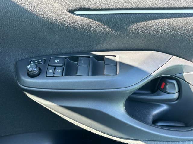 トヨタ ヤリス １．０ Ｘ R4年 (九州・沖縄) 99