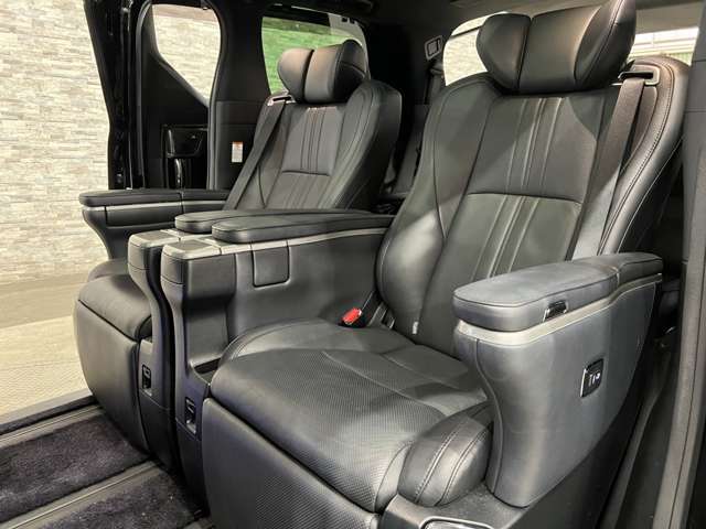 トヨタ アルファード ３．５ エグゼクティブ ラウンジ Ｓ H30年 (関東) 99