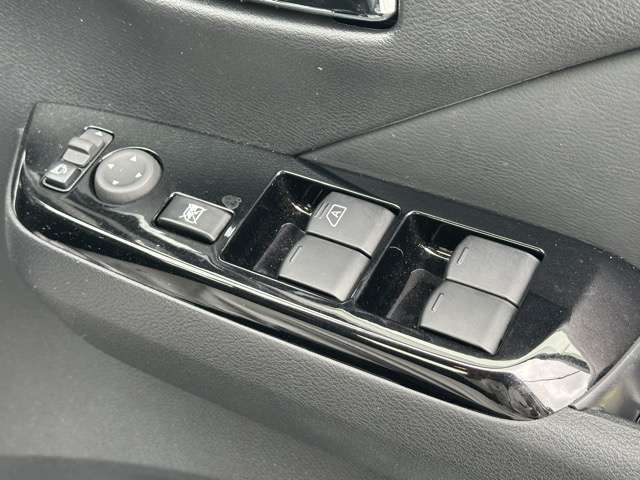 日産 デイズ ６６０ ハイウェイスターＧターボ アーバンクロム R6年 (東海) 99