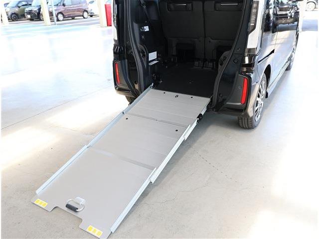 ホンダ Ｎ　ＢＯＸ カスタム ６６０ スロープ R6年 (東海) 99