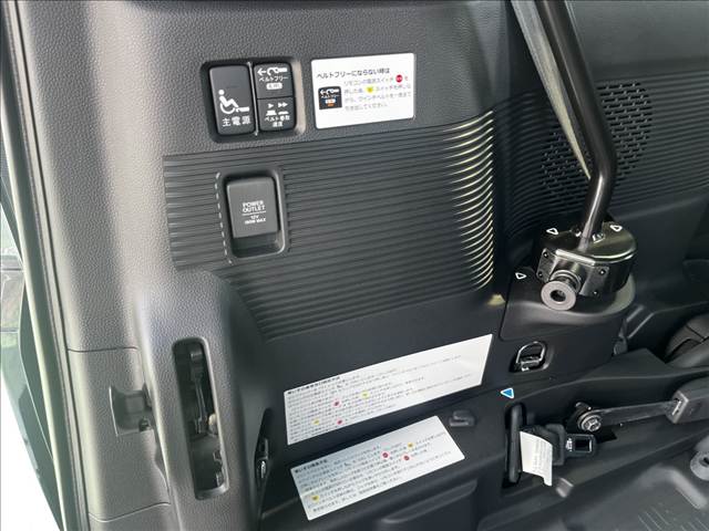 ホンダ Ｎ　ＢＯＸ カスタム ６６０ Ｇ スロープ Ｌ ホンダセンシング 車イス専用装備装着車 H30年 (関東) 99