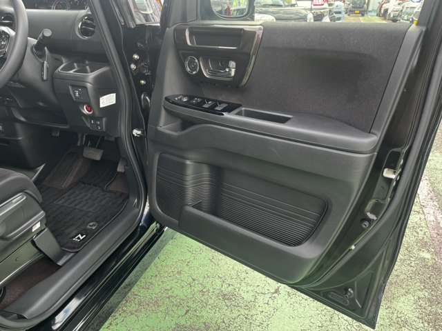 ホンダ Ｎ　ＢＯＸ カスタム ６６０ Ｇ スロープ Ｌ ホンダセンシング 車イス専用装備装着車 H30年 (関東) 99