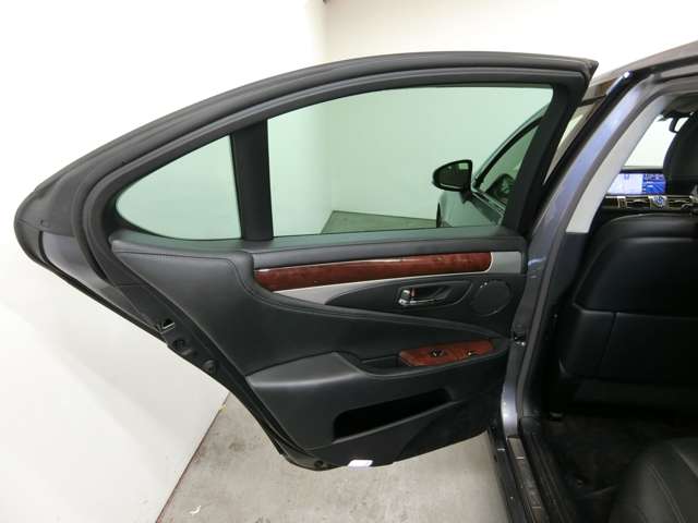 レクサス ＬＳハイブリッド ６００Ｈ バージョンＣ Ｉパッケージ ４ＷＤ H24年 (中国) 99