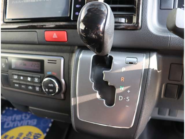 トヨタ ハイエースバン ２．０ スーパーＧＬ ダークプライムＩＩ ロングボディ R4年 (関東) 99