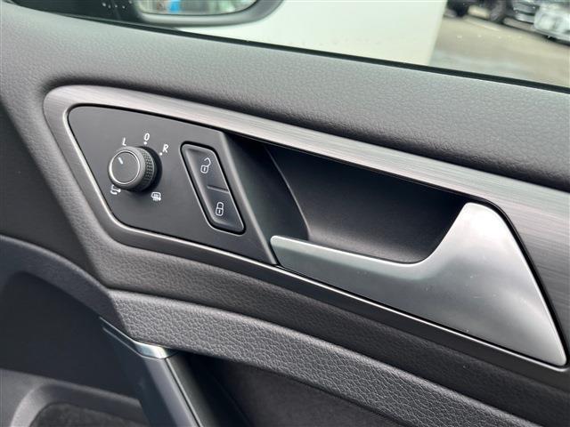 フォルクスワーゲン ゴルフ ＴＳＩ　コンフォートライン　マイスター R1年 (東北) 99