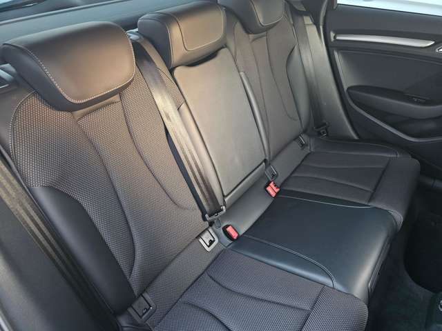 アウディ Ａ３　スポーツバック Ｓライン　ダイナミックリミテッド R1年 (東北) 99