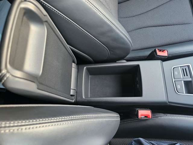 アウディ Ａ３　スポーツバック Ｓライン　ダイナミックリミテッド R1年 (東北) 99