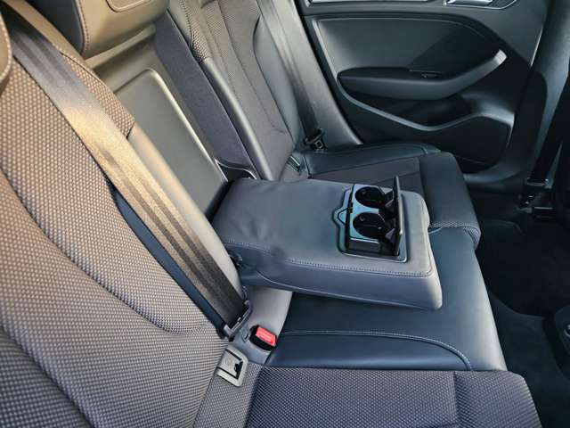 アウディ Ａ３　スポーツバック Ｓライン　ダイナミックリミテッド R1年 (東北) 99