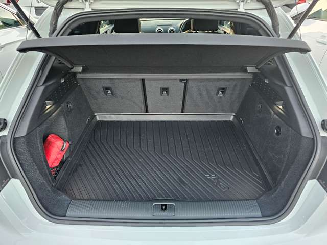 アウディ Ａ３　スポーツバック Ｓライン　ダイナミックリミテッド R1年 (東北) 99