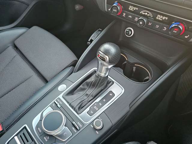 アウディ Ａ３　スポーツバック Ｓライン　ダイナミックリミテッド R1年 (東北) 99