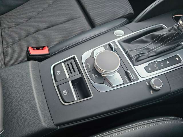 アウディ Ａ３　スポーツバック Ｓライン　ダイナミックリミテッド R1年 (東北) 99