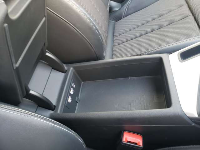 アウディ Ａ４　アバント ４５ ＴＦＳＩ クワトロ スポーツ Ｓラインパッケージ ４ＷＤ R1年 (東北) 99