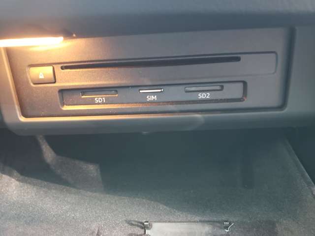 アウディ Ａ４　アバント ４５ ＴＦＳＩ クワトロ スポーツ Ｓラインパッケージ ４ＷＤ R1年 (東北) 99