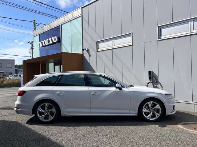 アウディ Ａ４　アバント ４５ ＴＦＳＩ クワトロ スポーツ Ｓラインパッケージ ４ＷＤ R1年 (東北) 99