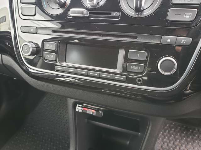 フォルクスワーゲン ＣＲＯＳＳ ＵＰ！ １．０ H28年 (東北) 99