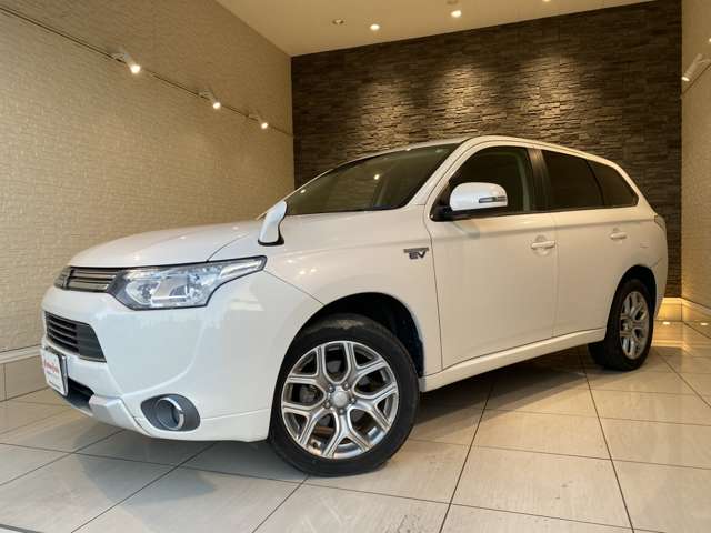 三菱 アウトランダーＰＨＥＶ ２．０ Ｇ ４ＷＤ H26年 (九州・沖縄) 99